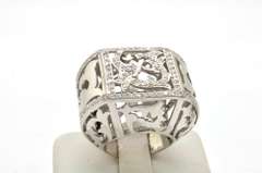 Unique 18kt White Gold Diamond Ring