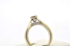 Dazzling 14kt Diamond Ring