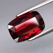 Amazing 4.76ct UNTREATED VS cherry red Rhodolite Garnet