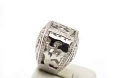 Unique 18kt White Gold Diamond Ring