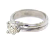 Dazzling 18kt WG Round Brilliant Cut Solitaire Engagement Ring