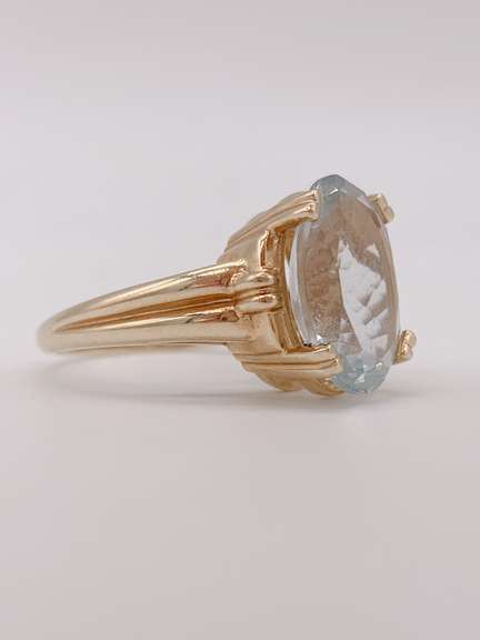 10kt Gold Blue Topaz Cocktail Ring