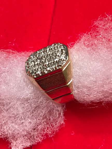MENS 14K GOLD AND DIAMOND RING