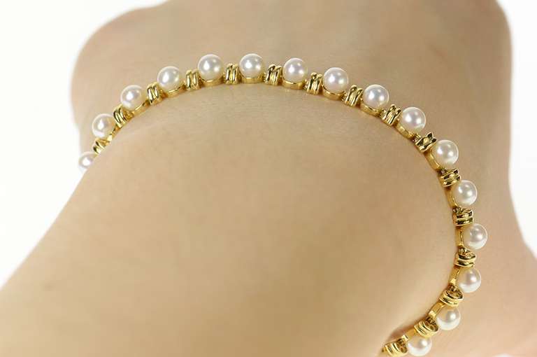 14K Yellow Gold Pearl Classic Grooved Link Statement Bracelet