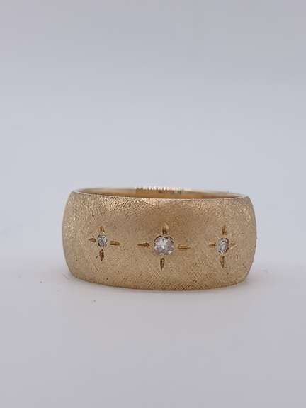 Gorgeous 14kt Gold Diamond Band Ring