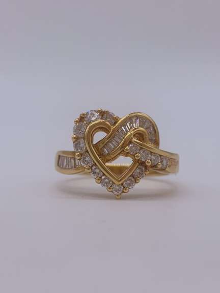Stunning 18kt Gold Diamond Heart Cocktail Ring