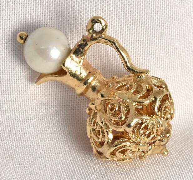Neat 14k YG Caraffe Charm with Pearl