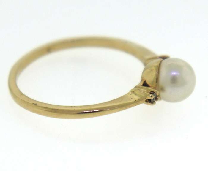 Beautiful Yellow Gold Pearl and Diamond Ring
