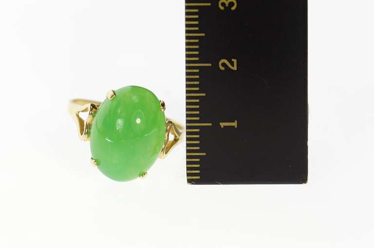 10K Yellow Gold 1960's Green Agate Cabochon Heart Cocktail Ring