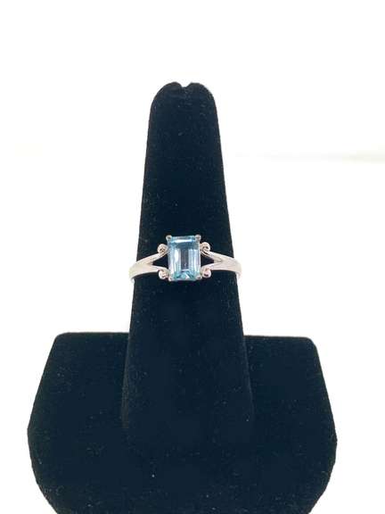 Beautiful Blue Topaz Ring in Sterling Silver