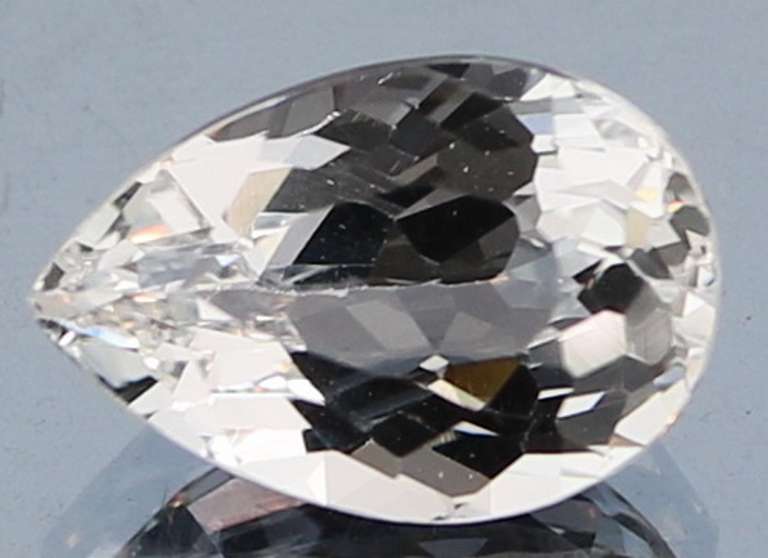 Amazing 7.67ct UNTREATED diamond white Topaz