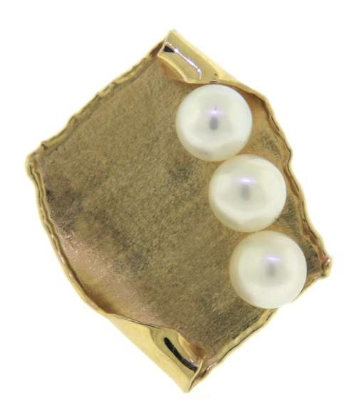 Powerful yellow Gold Abstract 3 Peaarl Ring