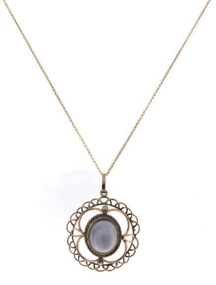 Wonderful Yellow Gold Vintage Amethyst Cab Pendant on Chain