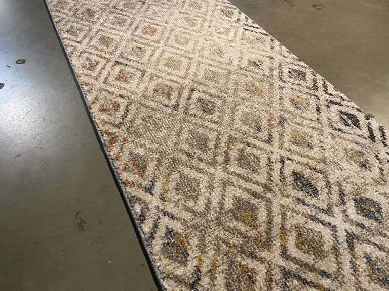 STUNNING MODERN RUNNER 8'