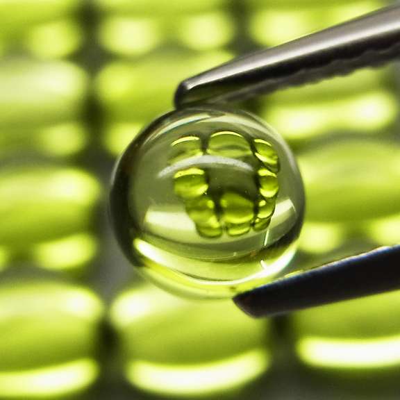 Gorgeous 7.85ct 12pc lime green Peridot set