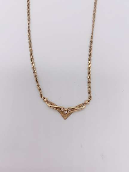 14kt Yellow Gold Diamond Pendant Necklace