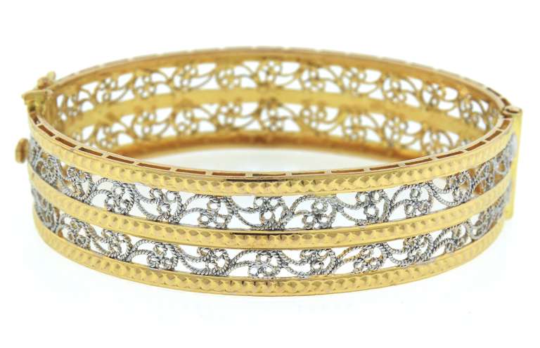 Breathtaking 21kt Filigree aBangle Bracelet