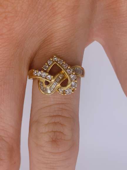Stunning 18kt Gold Diamond Heart Cocktail Ring