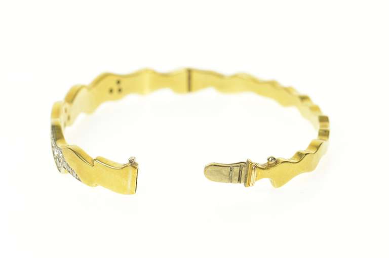 18K Yellow Gold Retro Wavy Diamond Oval Bangle Bracelet