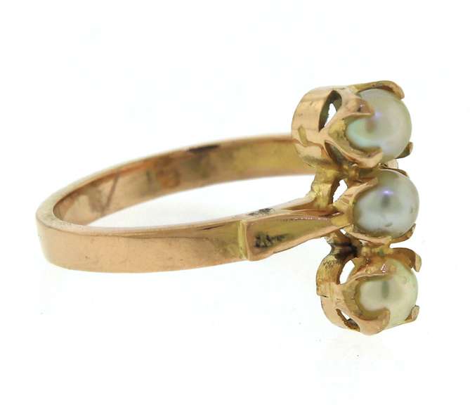 Pretty 20kt Yellow Gold 3 Pearl Ring