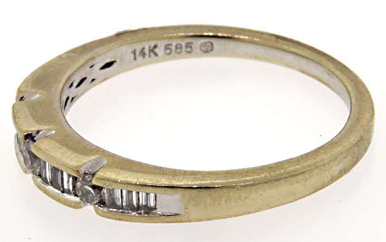 Fashionable 14kt Diamond Band