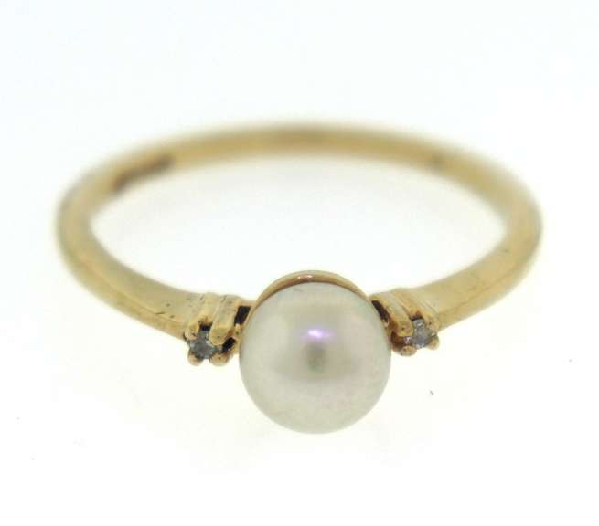 Beautiful Yellow Gold Pearl and Diamond Ring