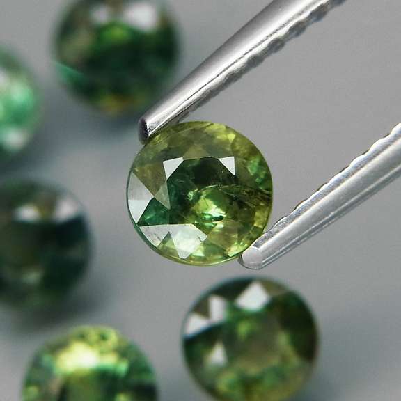 Heated only! 3.15ct 4.5mm round cut Sapphire set