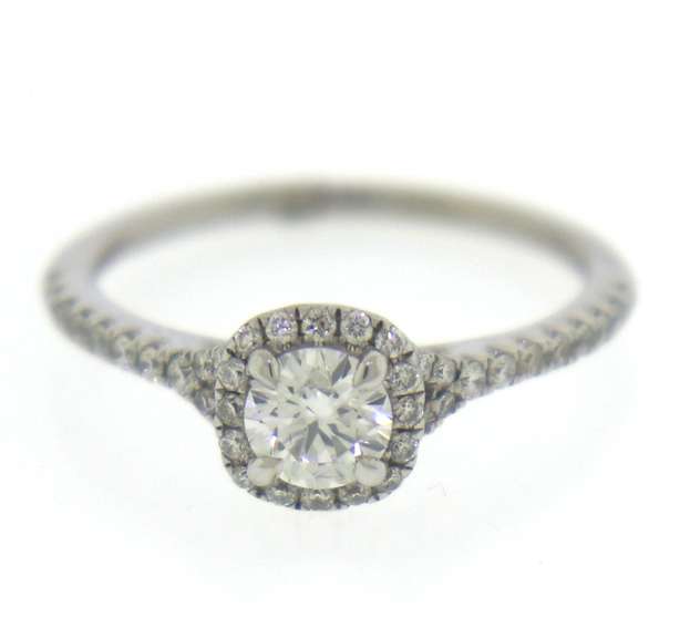 Sparkling White Gold Round Brilliant Cut Diamond Ring