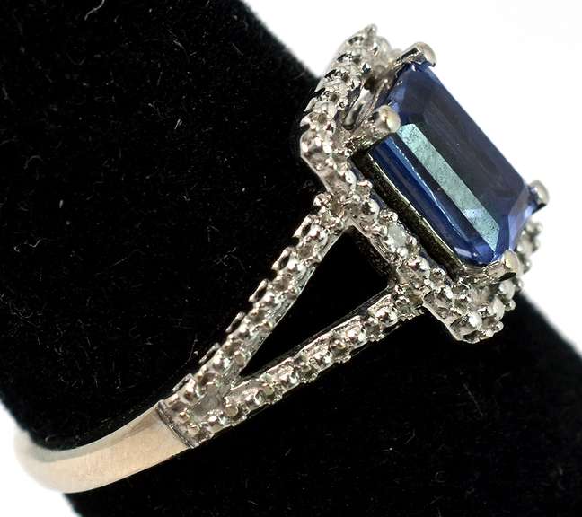 Beautiful Sapphire Ring in White Gold, Size 2-3/4