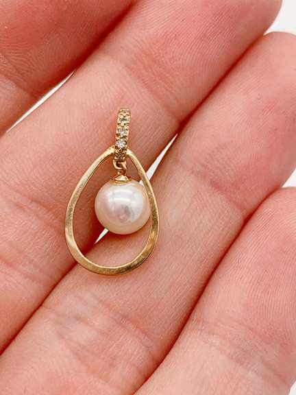 14kt Yellow Gold & Pearl Pendant