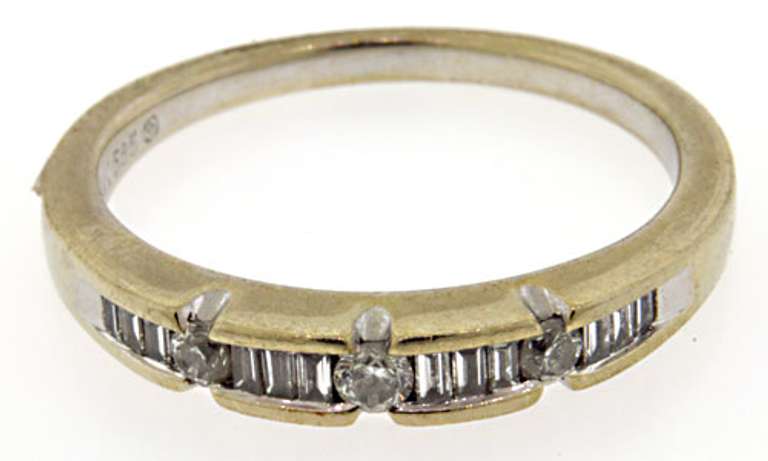 Fashionable 14kt Diamond Band