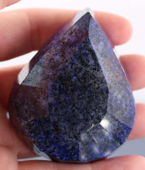 Lavish 885ct royal blue Sapphire