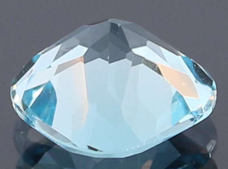 Simply stunning 4.88ct 10mm cushion cut Topaz