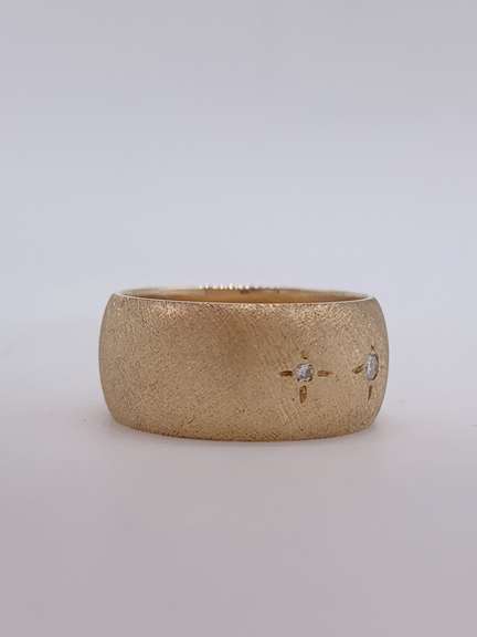 Gorgeous 14kt Gold Diamond Band Ring