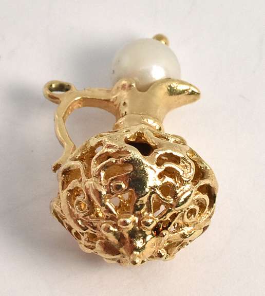 Neat 14k YG Caraffe Charm with Pearl