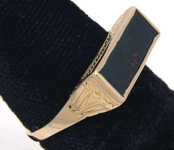 Interesting Rectangular Stone 14kt Ring