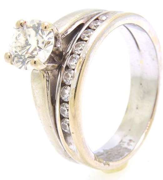Very Nice 18K White Gold With Round Brilliant Diamond Bridal Set