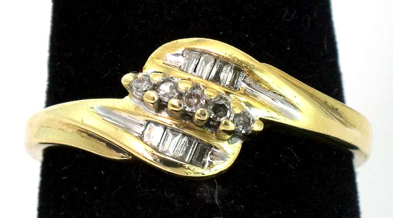 Shimmering Diamond Chip Ring in Yellow Gold