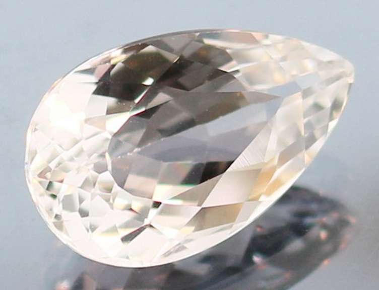 Amazing 7.50ct UNTREATED diamond white Topaz