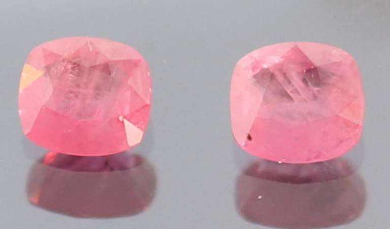 Top crystal! Top pink! 1.01ct set of cushion cut Rubies -Heated only!