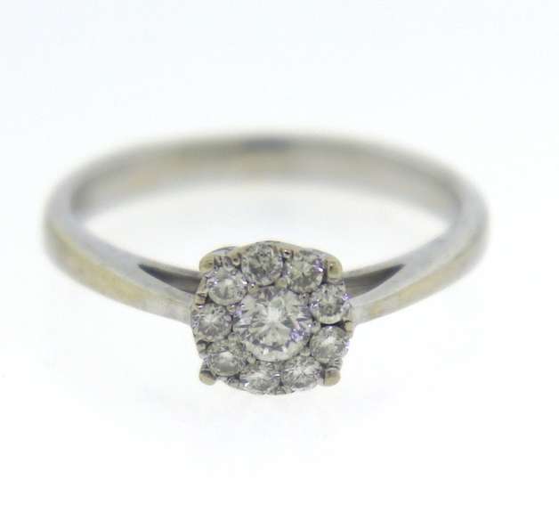 Wonderful 18kt Diamond Circle Cluster Ring