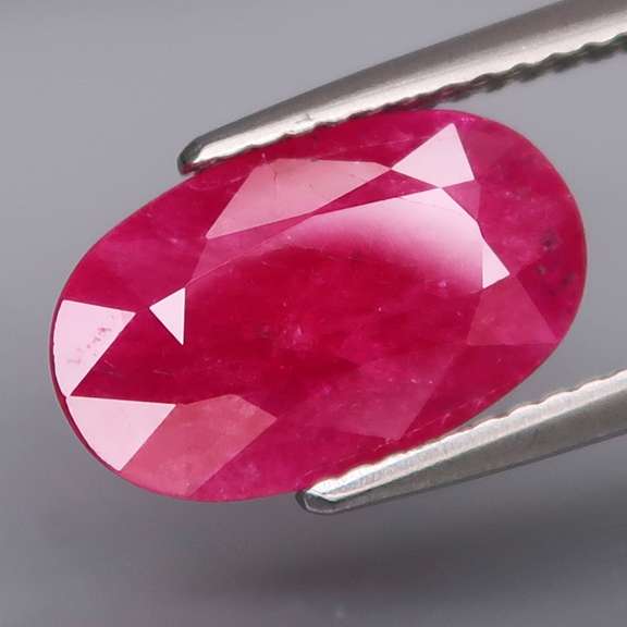 Vibrant blood red 3.06ct Ruby center stone -Heated only!