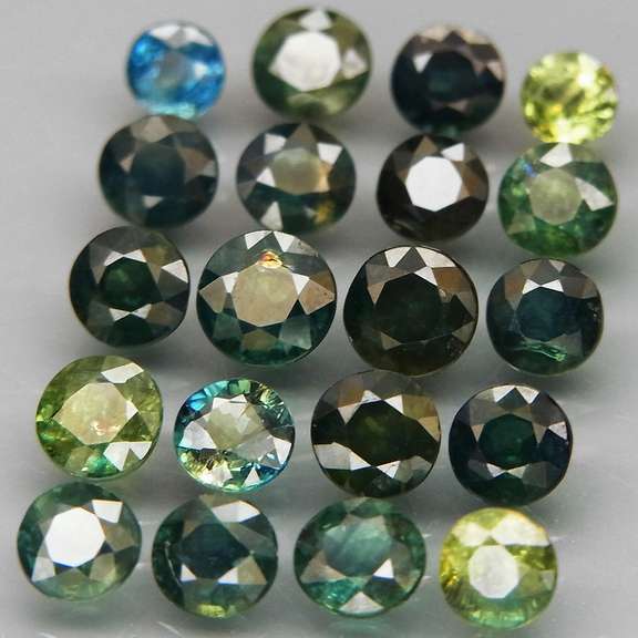 Heated only! 6.79ct round cut Sapphire set