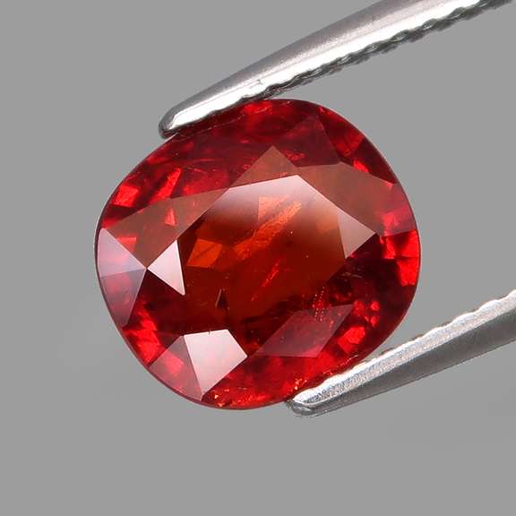 Amazing top red orange 2.65ct Namibian Garnet