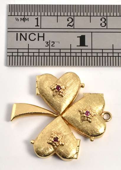 Neat 3 Leaf Clover Locket