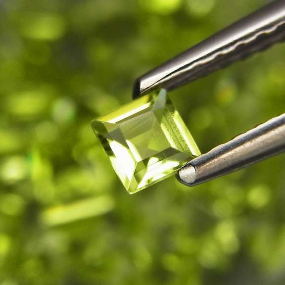 Princess cut Unheated! 7.13ct 3mm Peridot set