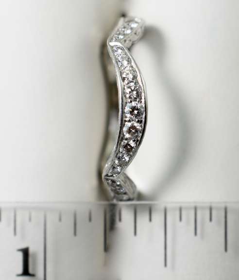 High-End Platinum Wavy Diamond Band