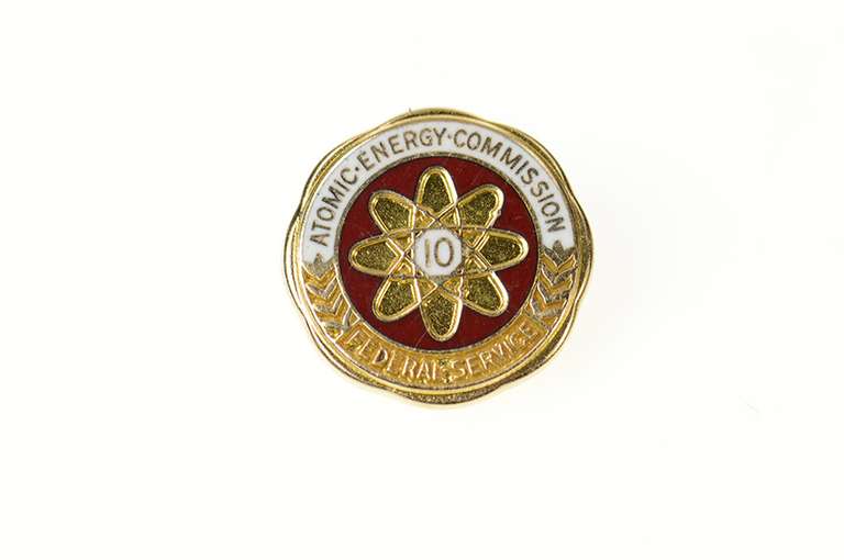 10K Yellow Gold Atomic Energy Commission 10 Years Lapel Pin/Brooch