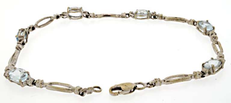 Delicate 10kt Aquamarine Bracelet