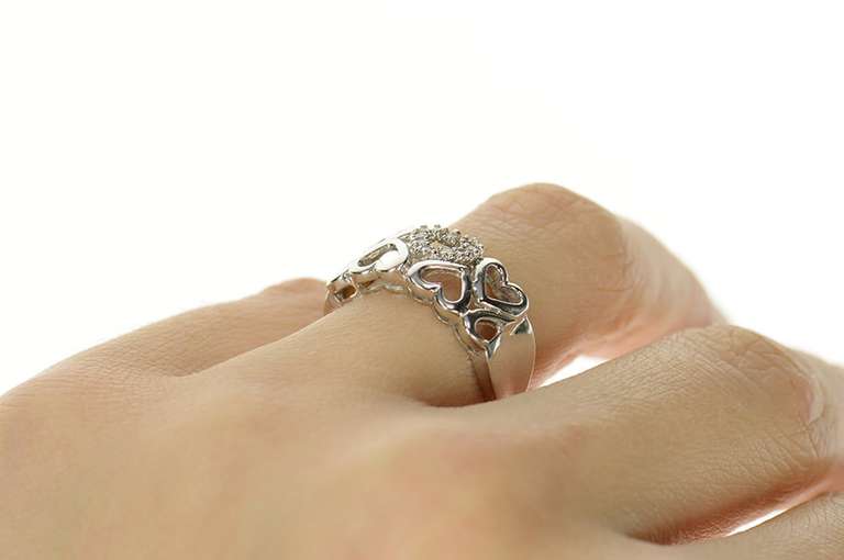 10K White Gold Heart Patterned Diamond Love Symbol Band Ring